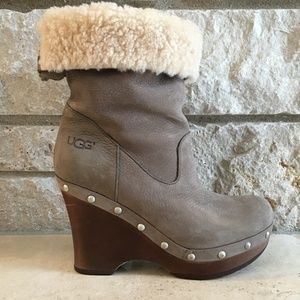 UGG W CARNAGIE US SIZE 5 WEDGE BOOT